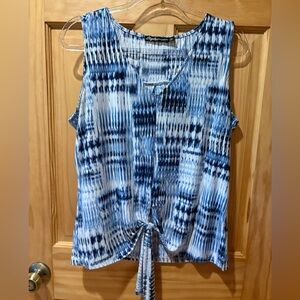 "Style by Harve Benard" top blue and white tie-dye pattern tie front hem Wmns L